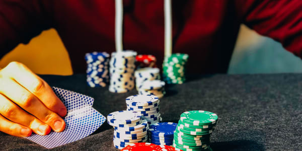 Cara Bertahan dari Deep Stacks di Poker